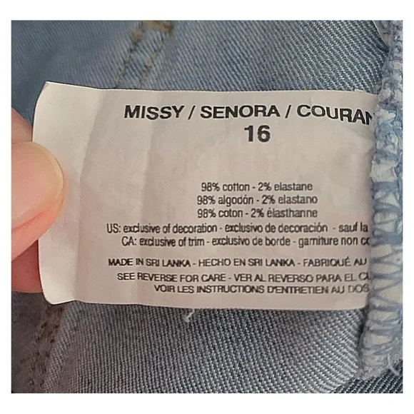 Gloria Vanderbilt Shorts Denim Women's Shorts Amanda Distressed Shorts Size 16 - Picture 4 of 12